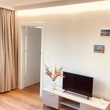 Modern 3 Apartment *